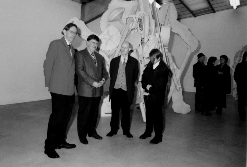 (f.l.t.r.) Jo Coucke, Mark Deweer, Tony Cragg and his son, 1995.